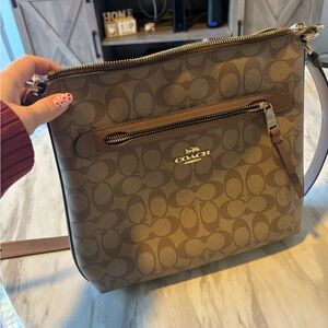 Coach Signature Crossbody Bag – Brown/Tan – Classic C Logo 🤎
